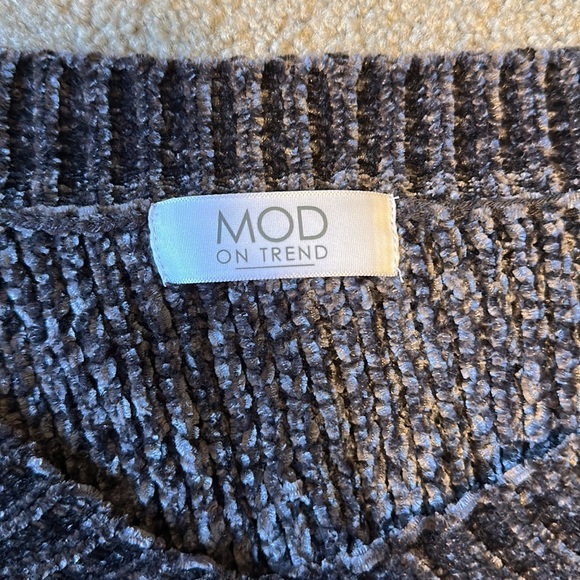Distressed knitted sweater - Picture 2 of 3
